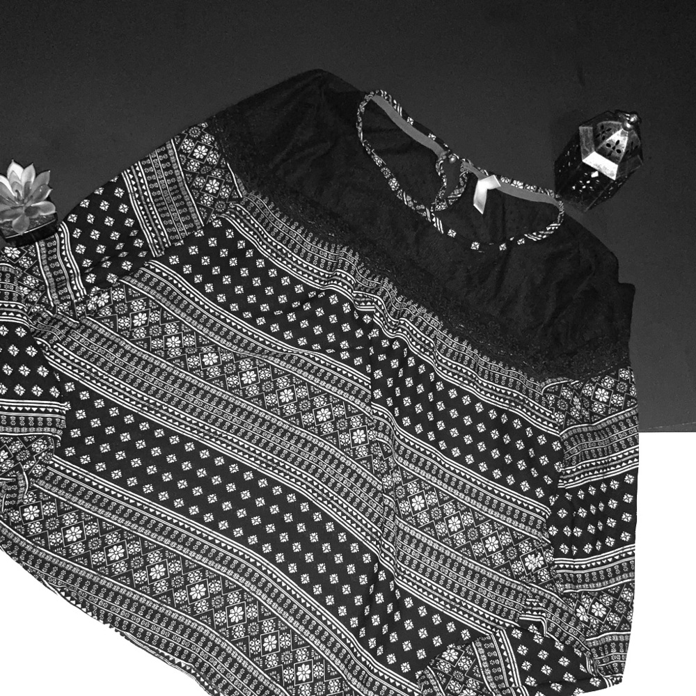 Xhilaration Black and White Blouse